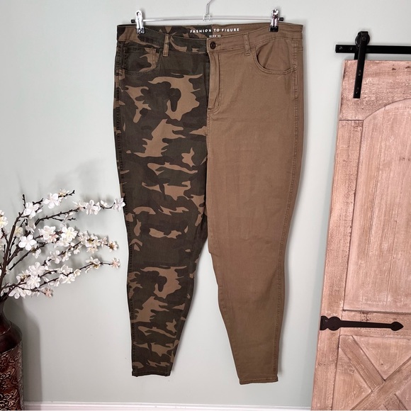 Fashion to Figure Colorblock Camo Jean Size 22 - Picture 3 of 5